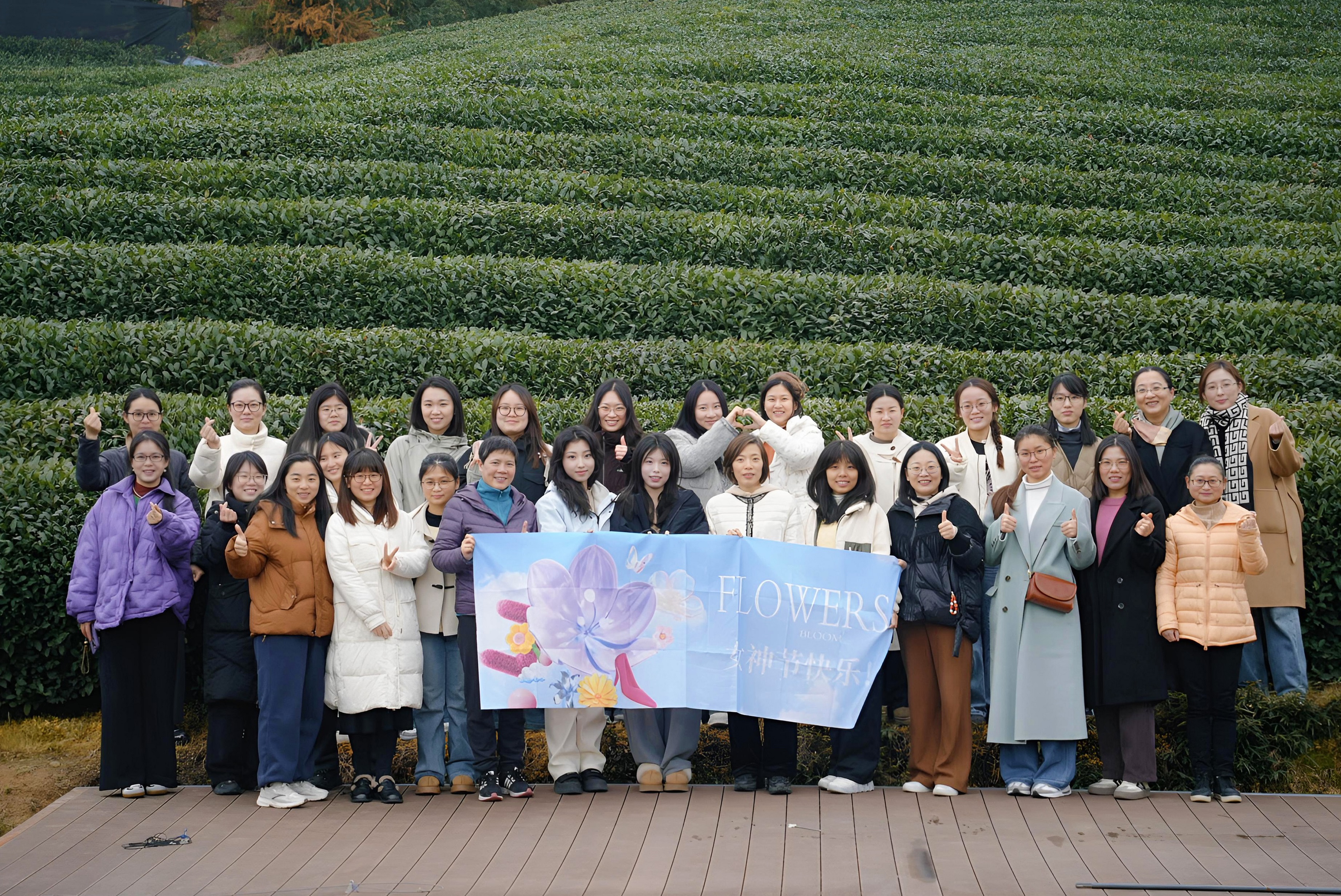 绘釉逐梦 展艺芳华 ——雷火体育（中国）国际平台,雷火 SPORTS工会组织开展2025年度“三八”国际妇女节活动