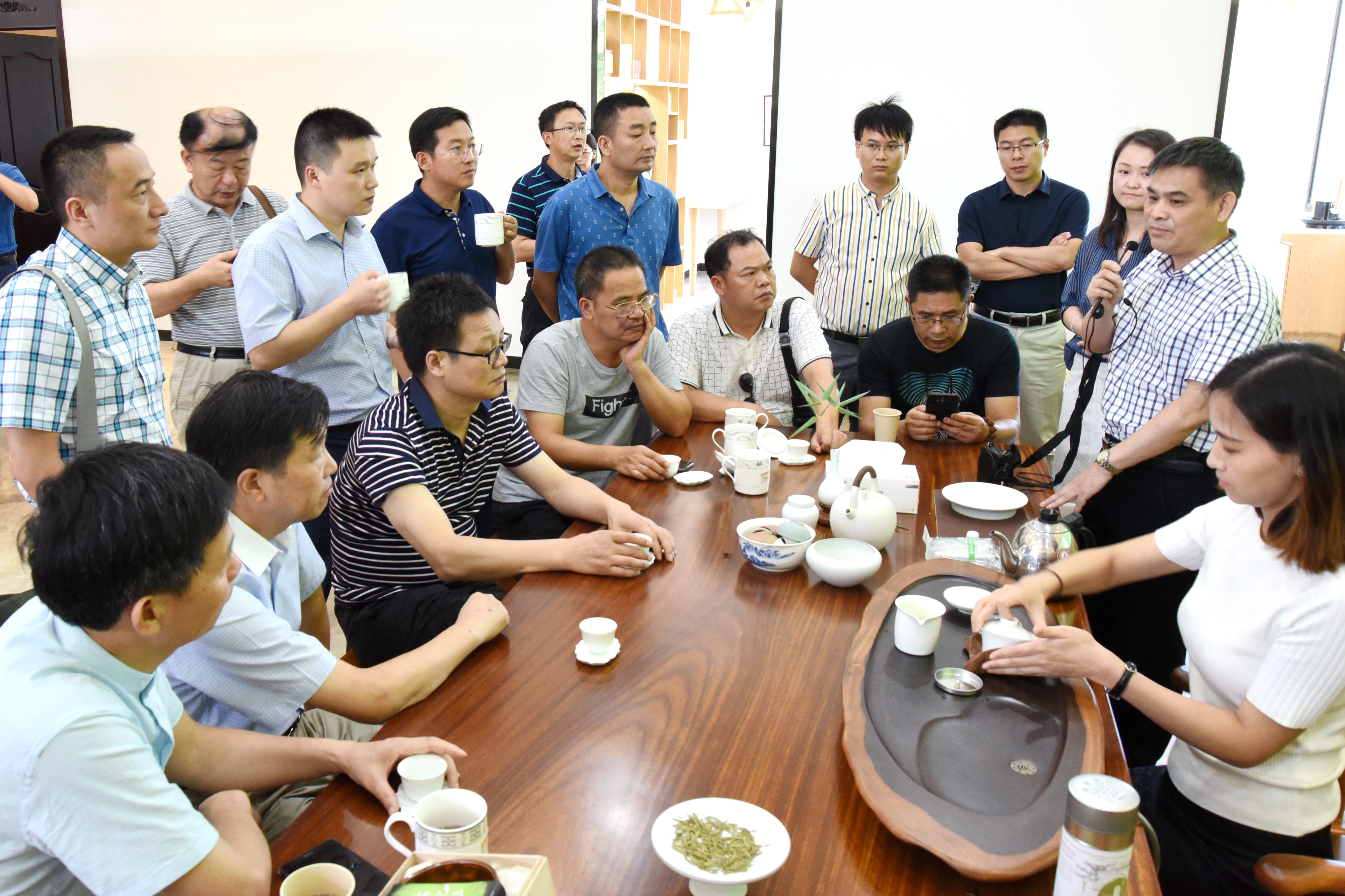 湖南省供销社一行考察雷火体育（中国）国际平台,雷火 SPORTS特种茶中心