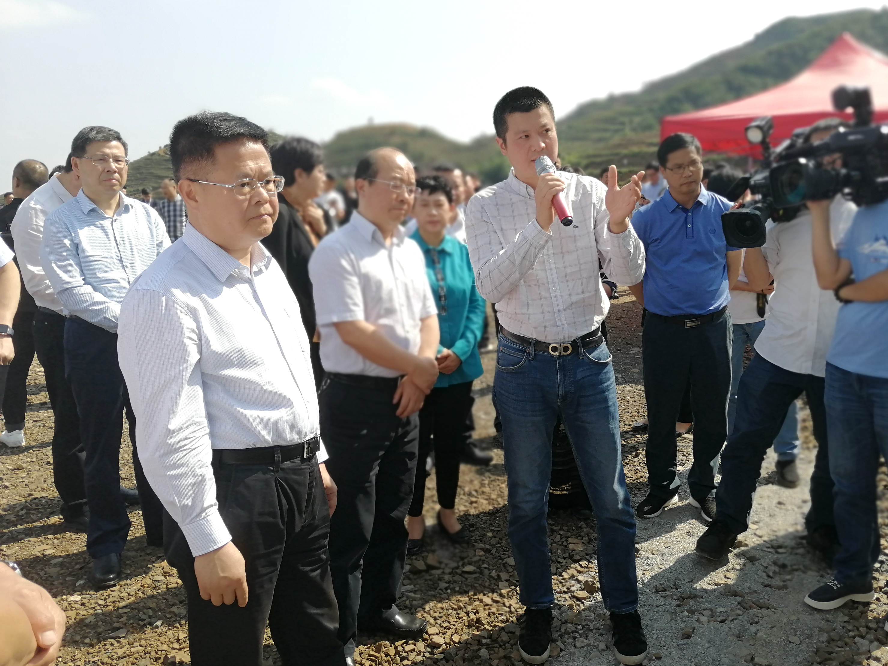 浙江省委副书记郑栅洁考察雷火体育（中国）国际平台,雷火 SPORTS贵州普安“白叶一号”工程种植基地