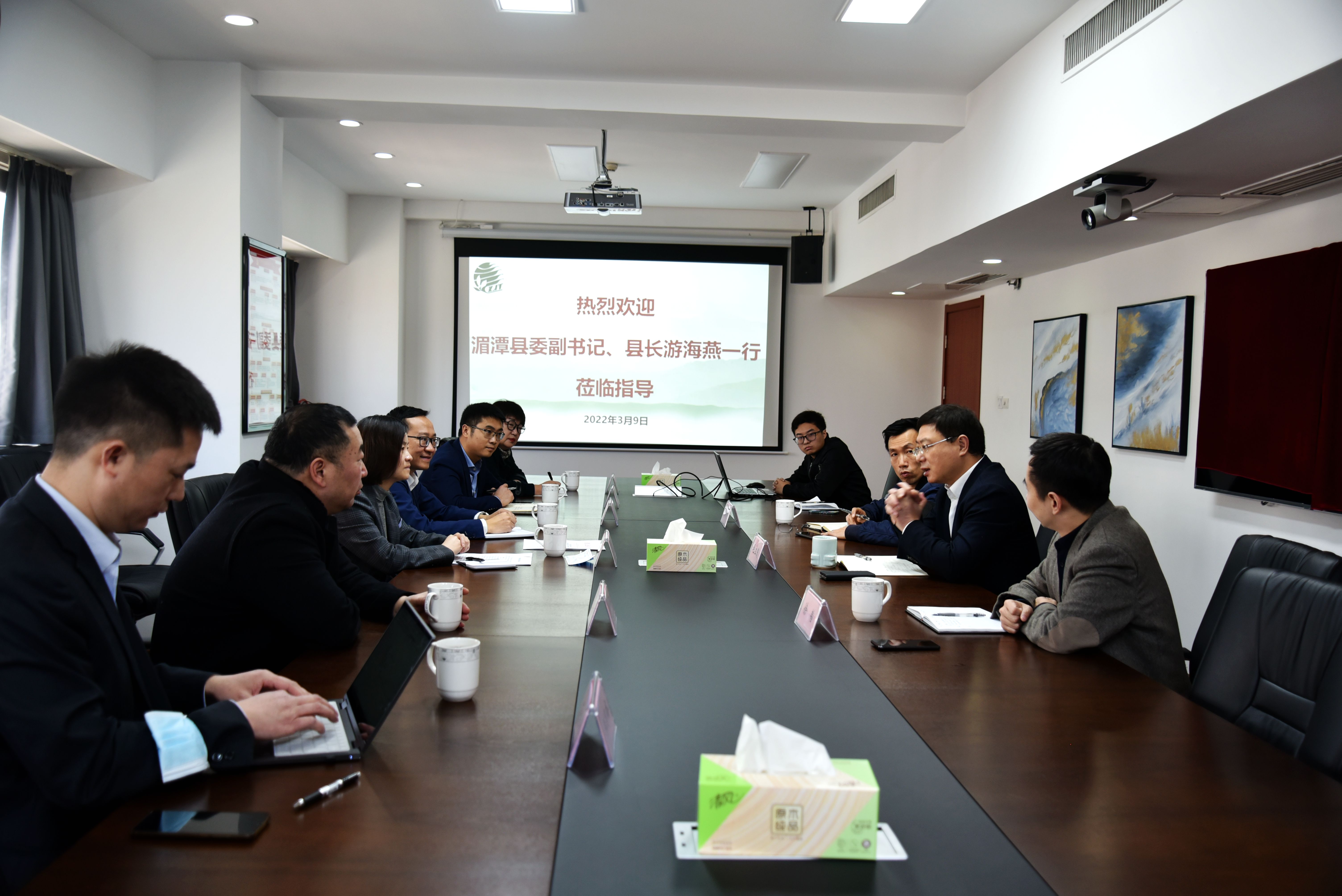 贵州省湄潭县委副书记、县长游海燕一行莅临雷火体育（中国）国际平台,雷火 SPORTS考察交流