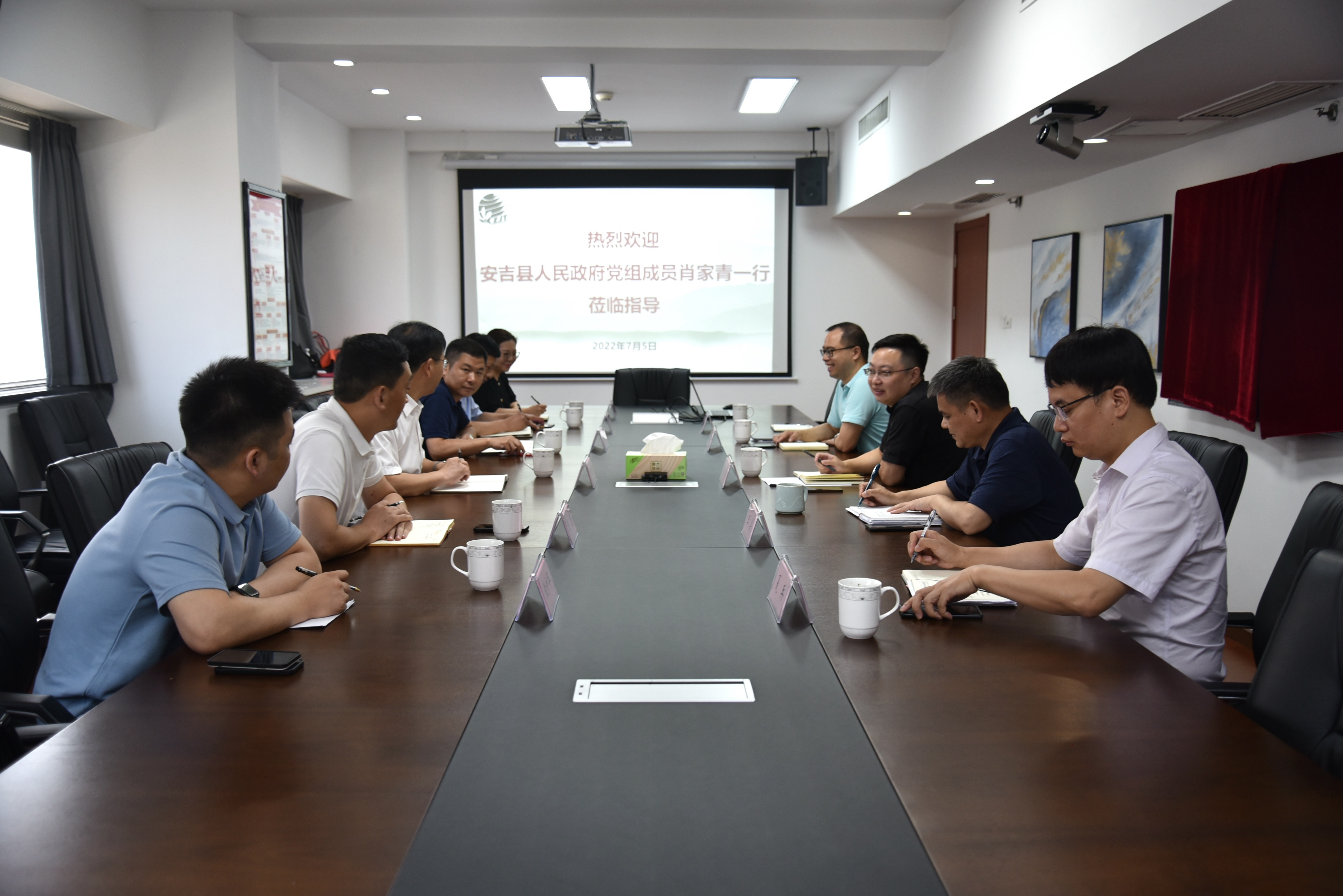 安吉县人民政府党组成员肖家青一行莅临雷火体育（中国）国际平台,雷火 SPORTS座谈交流