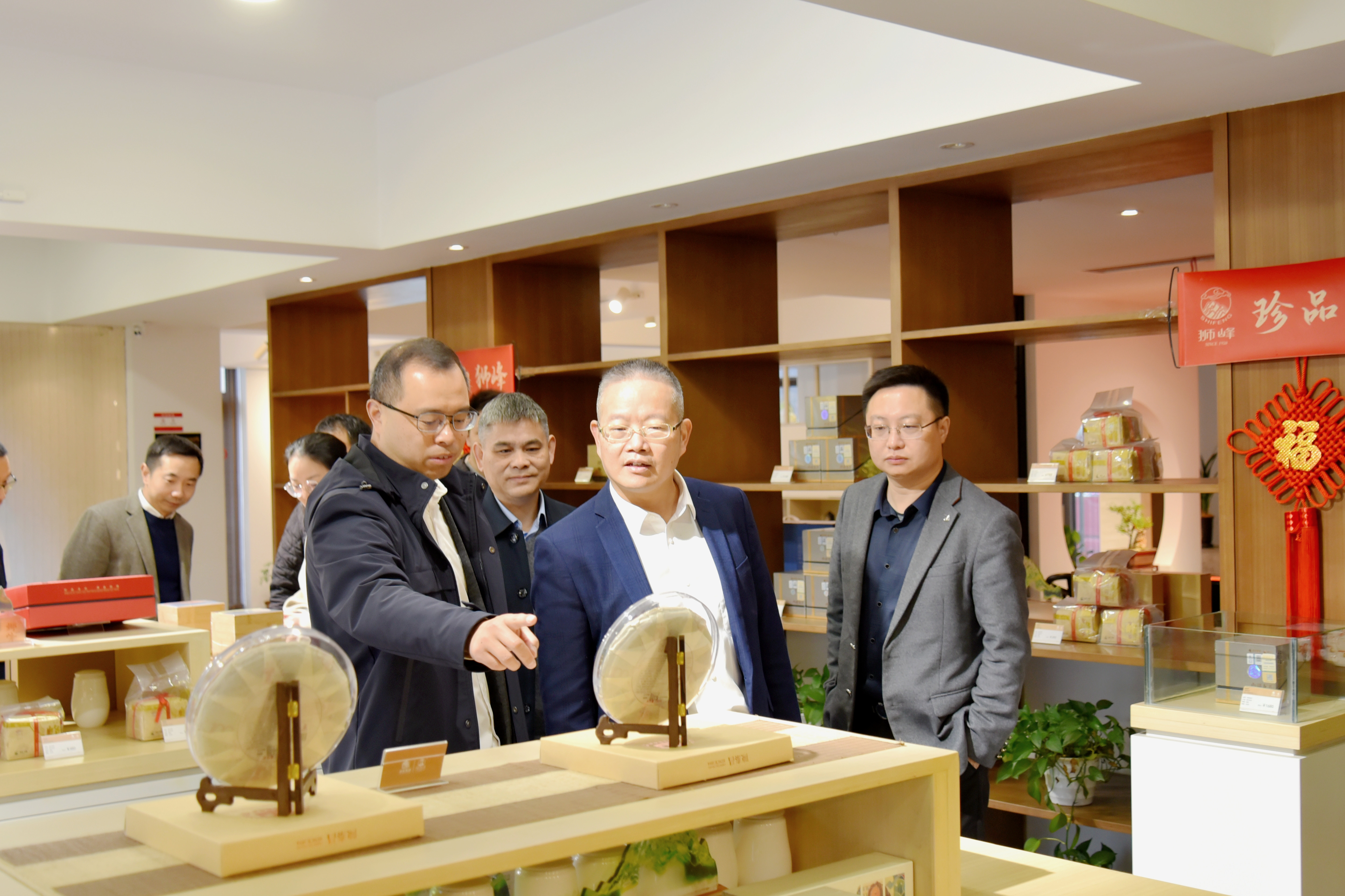 省供销社副主任董益彪到雷火体育（中国）国际平台,雷火 SPORTS指导调研