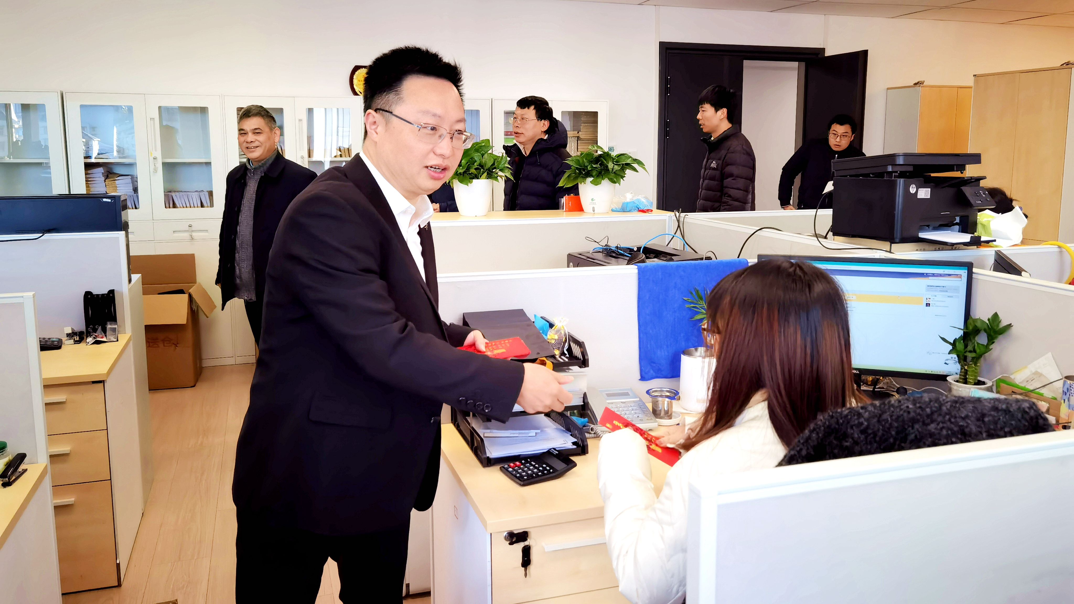 开工首日鼓干劲 凝心聚力启新程丨雷火体育（中国）国际平台,雷火 SPORTS领导开展2025新春开工慰问