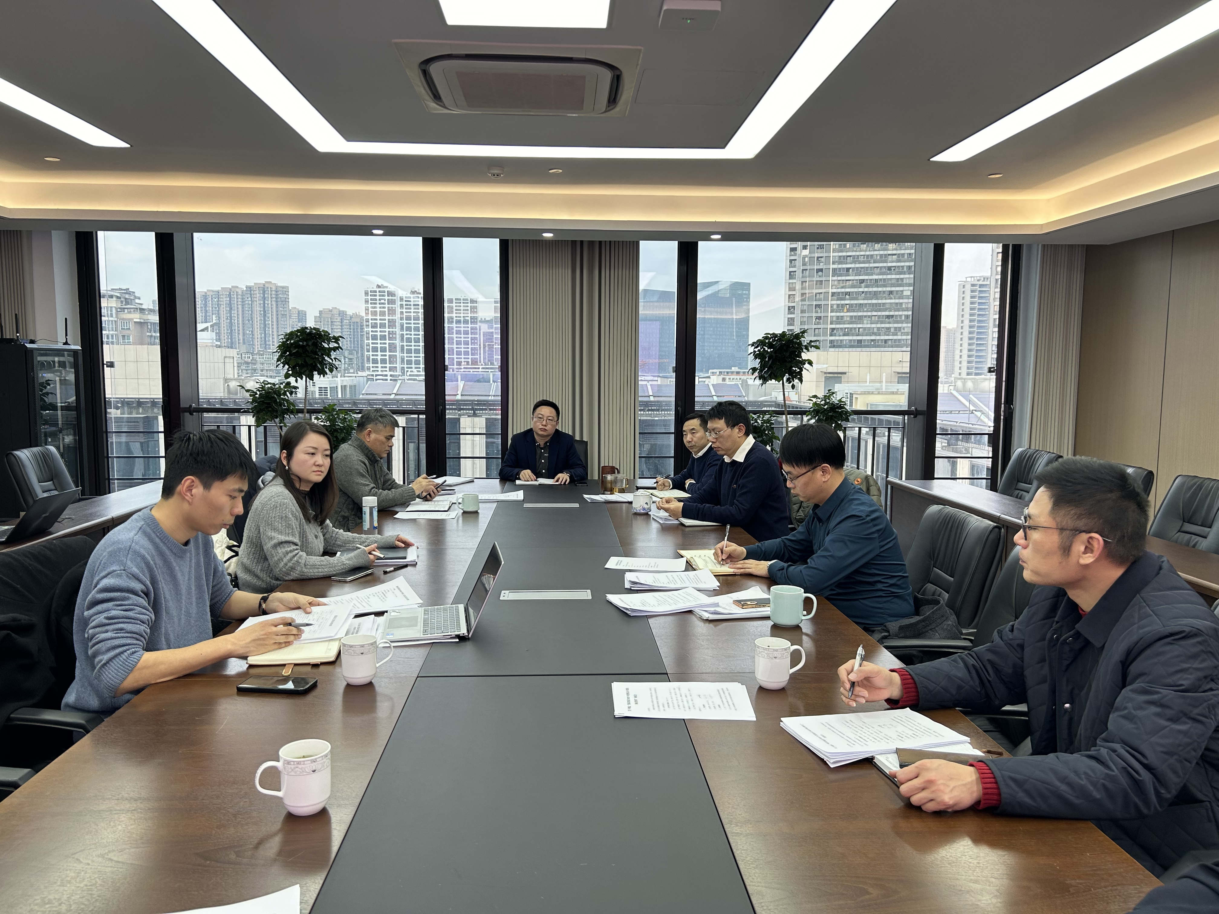 雷火体育（中国）国际平台,雷火 SPORTS党委理论学习中心组专题学习兴合集团第二次党代会精神